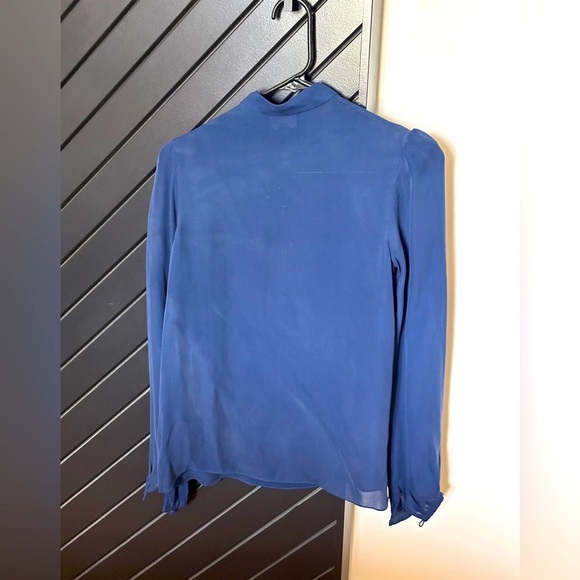 NWT! Saloni silk top w gold button closure on shoulders. Size US0. NEW w TAGS! - Picture 3 of 4